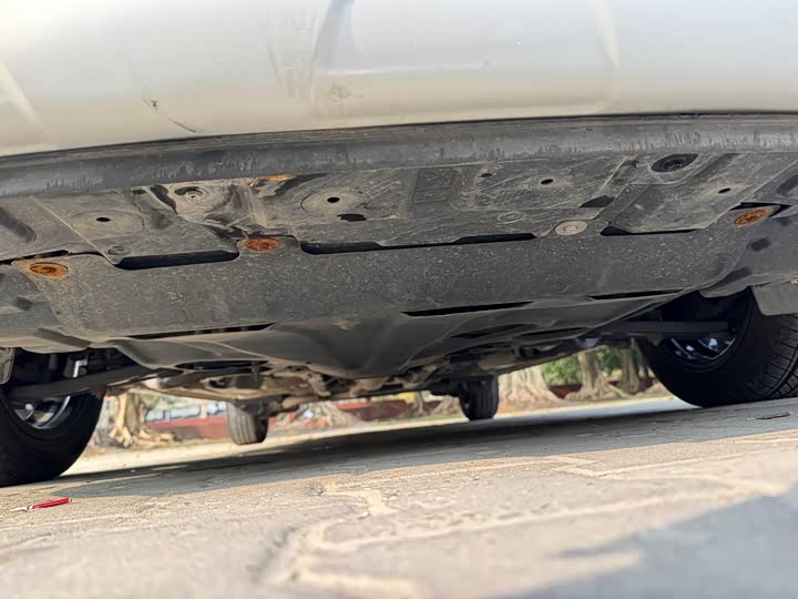 Фото 15 - Toyota Yaris L Hatchback