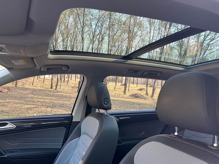 Фото 11 - Volkswagen Tiguan L Hybrid