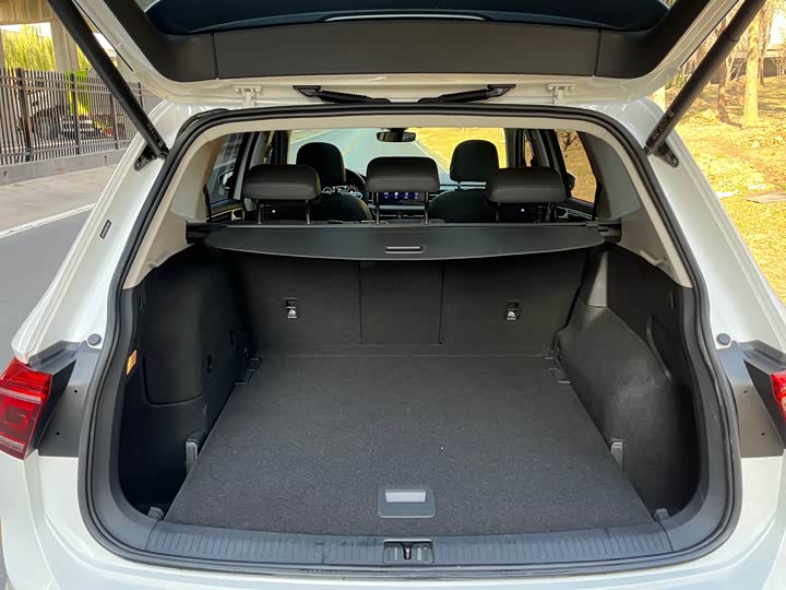 Фото 12 - Volkswagen Tiguan L Hybrid