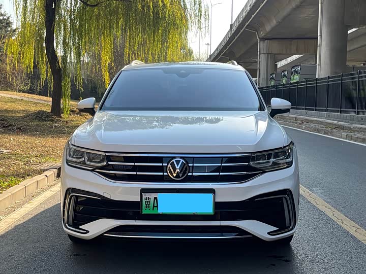 Фото 2 - Volkswagen Tiguan L Hybrid