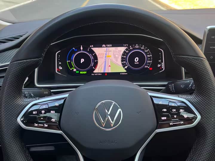 Фото 7 - Volkswagen Tiguan L Hybrid