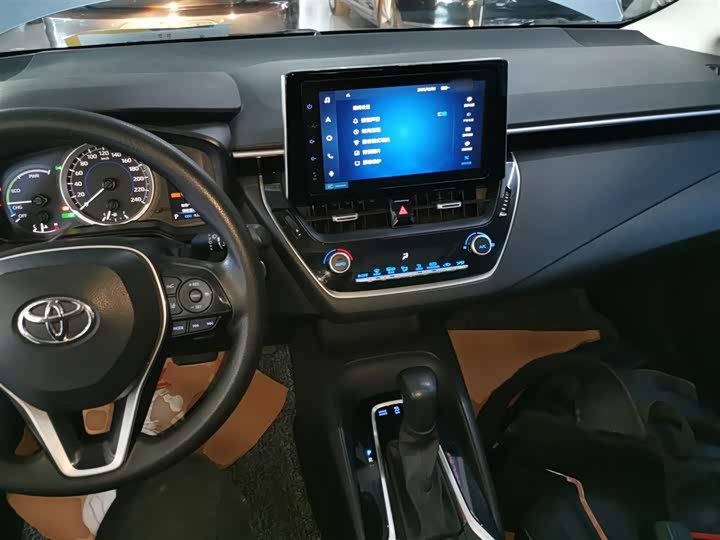 Фото 10 - Toyota Corolla