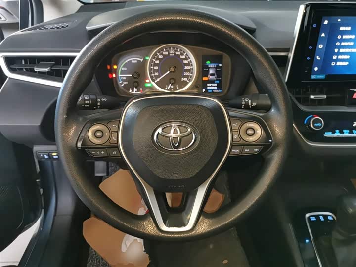 Фото 11 - Toyota Corolla