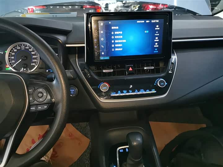 Фото 13 - Toyota Corolla