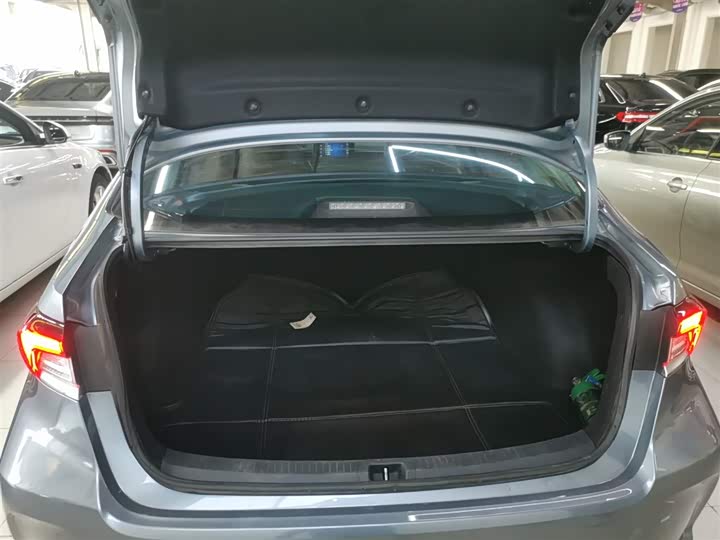 Фото 19 - Toyota Corolla