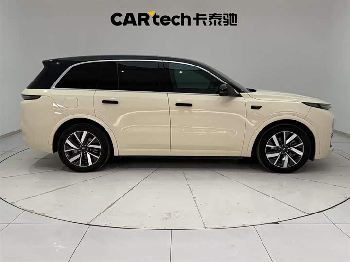 Фото 12 - LiXiang L8