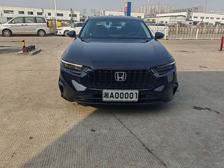 Фото 1 - Honda Inspire