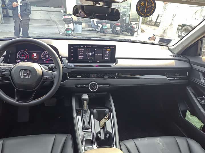 Фото 4 - Honda Inspire