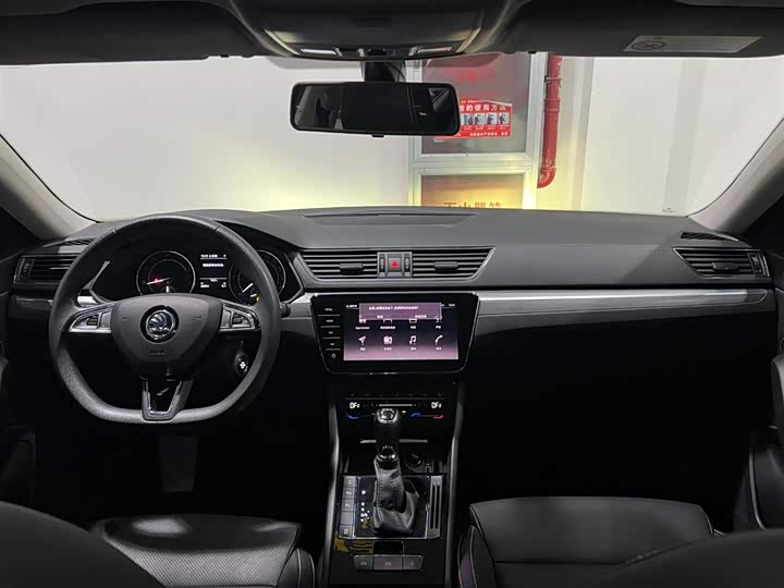 Фото 13 - Skoda Superb