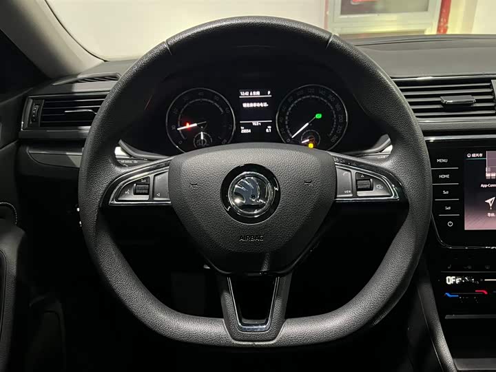 Фото 14 - Skoda Superb