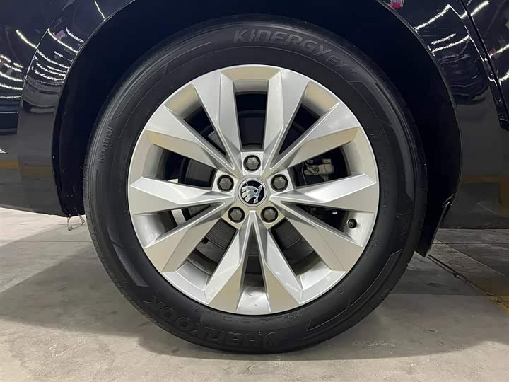 Фото 19 - Skoda Superb