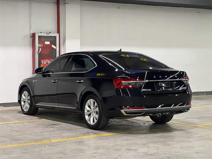 Фото 4 - Skoda Superb