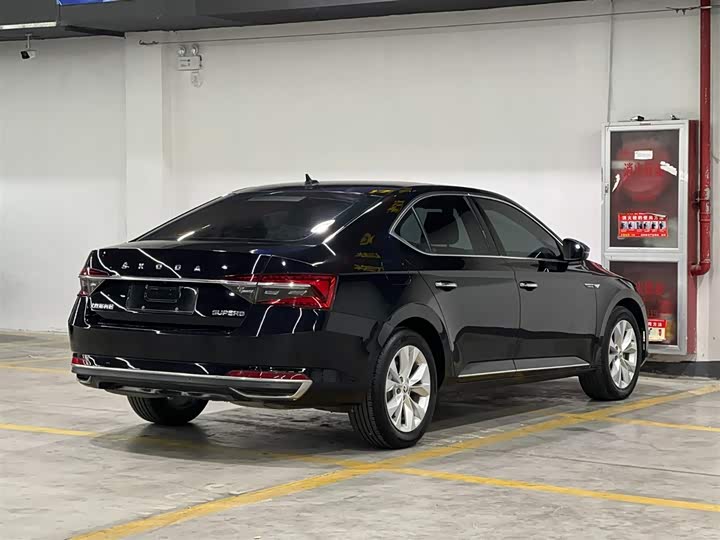 Фото 5 - Skoda Superb