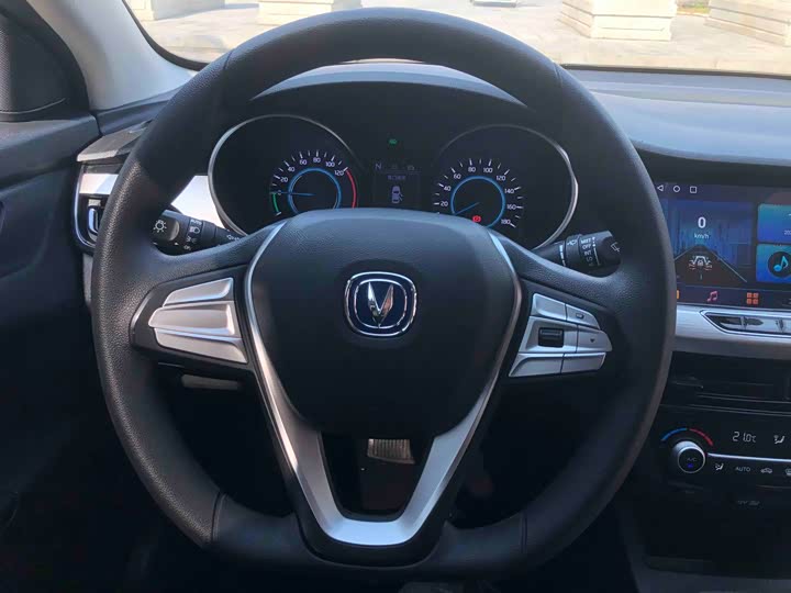 Фото 14 - Changan Eado EV