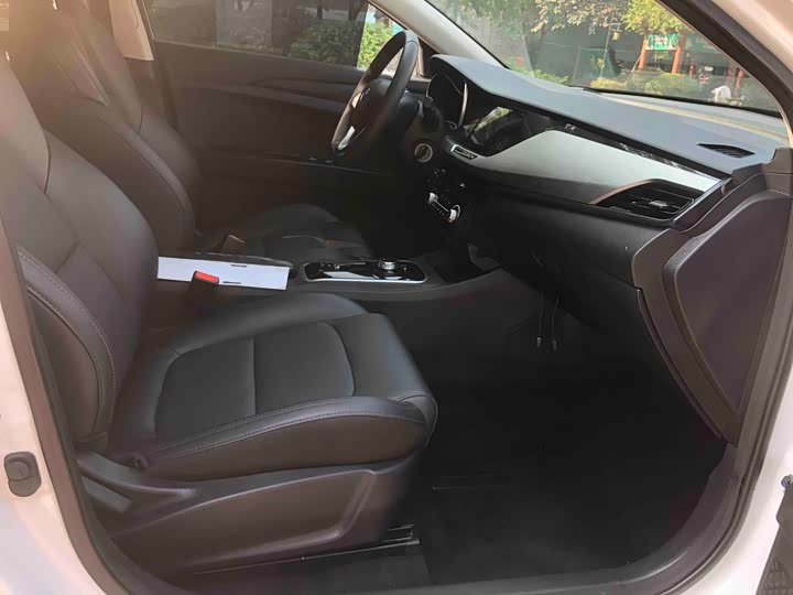 Фото 16 - Changan Eado EV