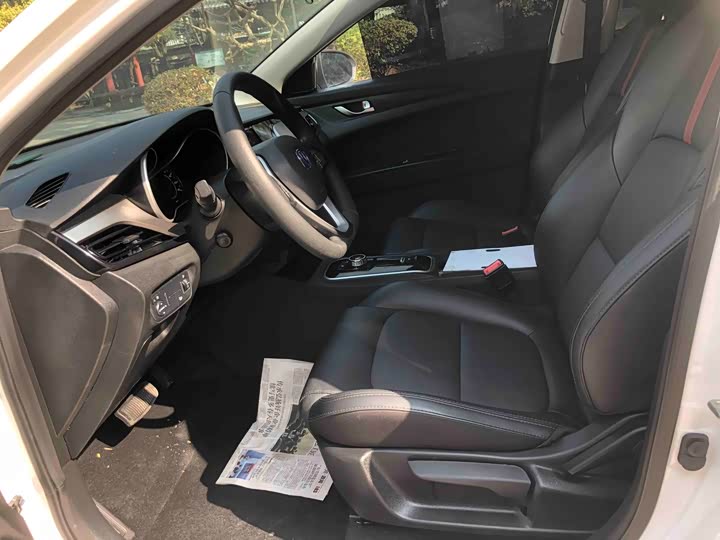 Фото 19 - Changan Eado EV