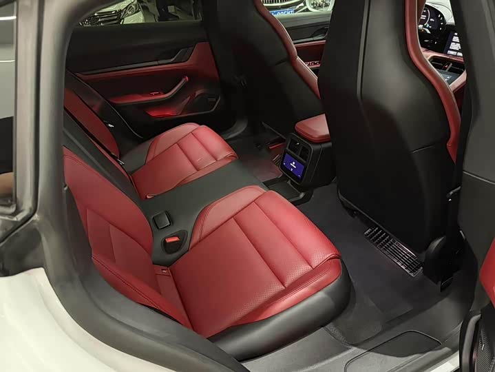 Фото 10 - Porsche Taycan