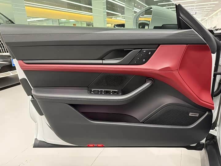 Фото 11 - Porsche Taycan