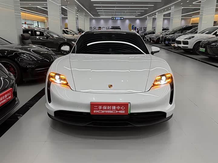 Фото 2 - Porsche Taycan