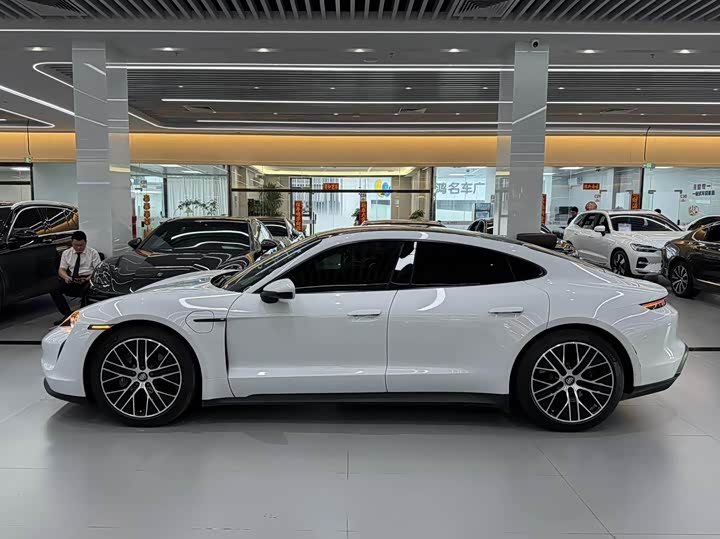 Фото 3 - Porsche Taycan