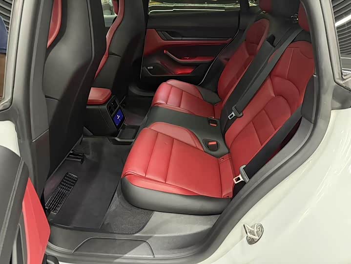 Фото 7 - Porsche Taycan