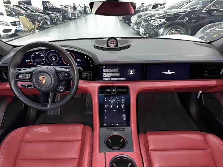 Фото 8 - Porsche Taycan