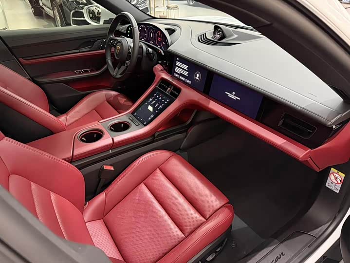 Фото 9 - Porsche Taycan