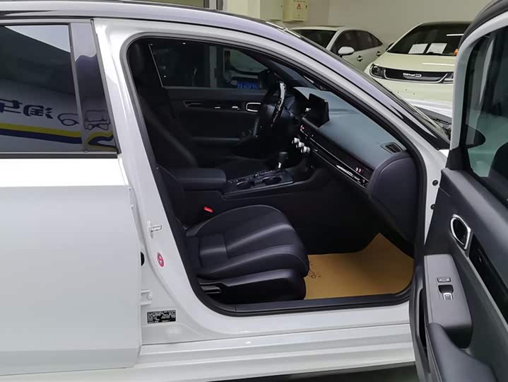 Фото 8 - Honda Civic