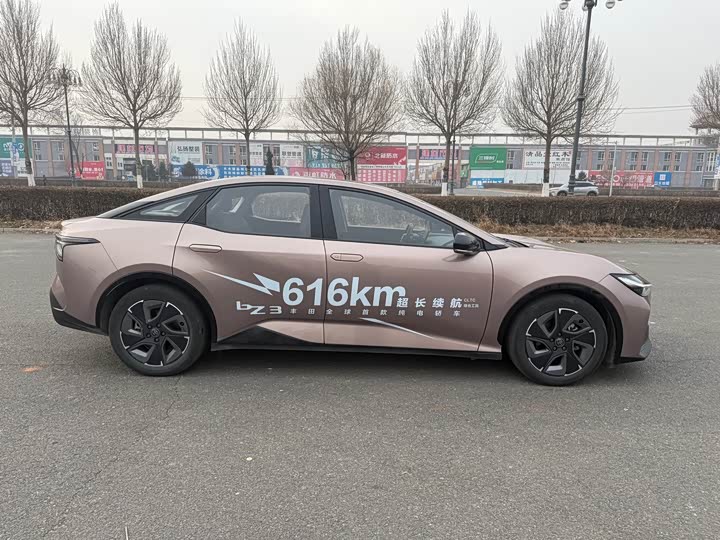 Фото 4 - Toyota bZ3