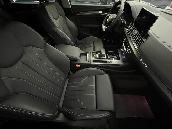 Фото 11 - Audi Q5L