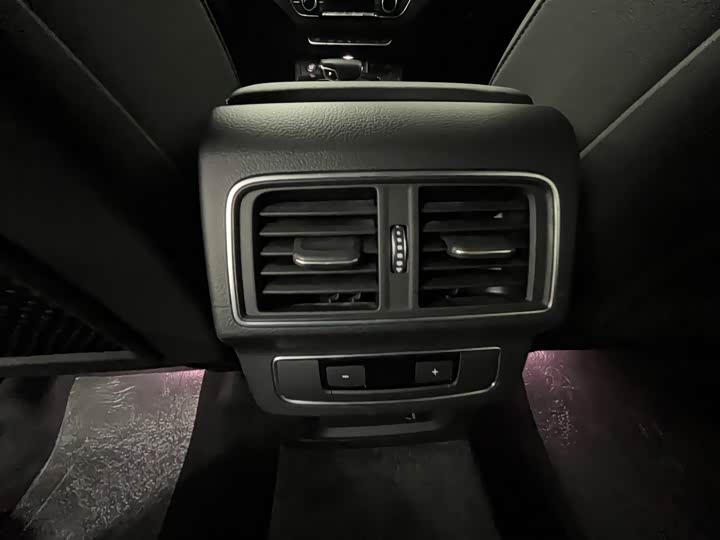 Фото 16 - Audi Q5L