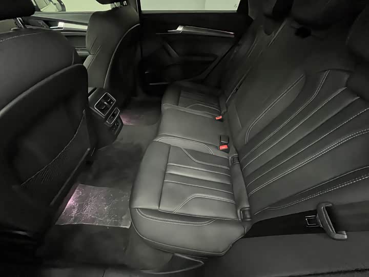 Фото 17 - Audi Q5L