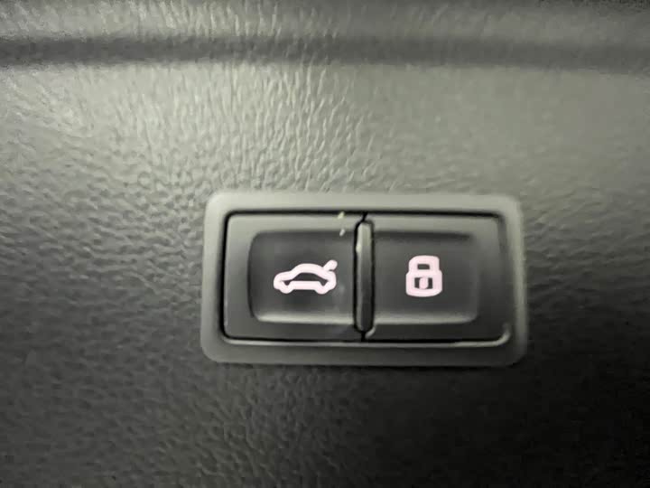 Фото 20 - Audi Q5L