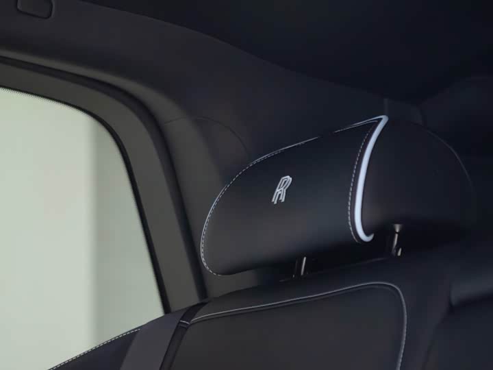 Фото 13 - Rolls-Royce Cullinan