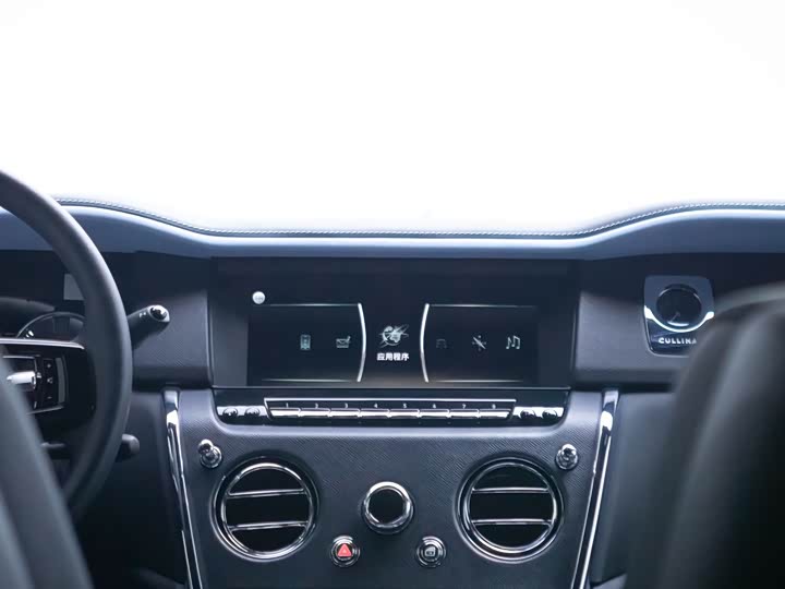 Фото 19 - Rolls-Royce Cullinan