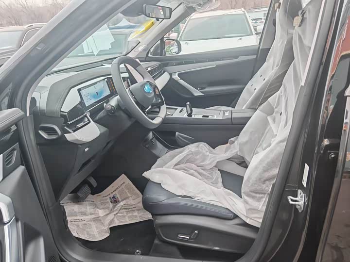 Фото 4 - Geely Atlas L