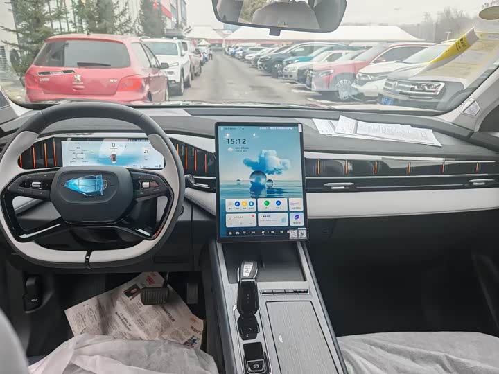 Фото 6 - Geely Atlas L