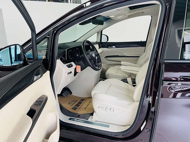 Фото 14 - Buick GL8 ES