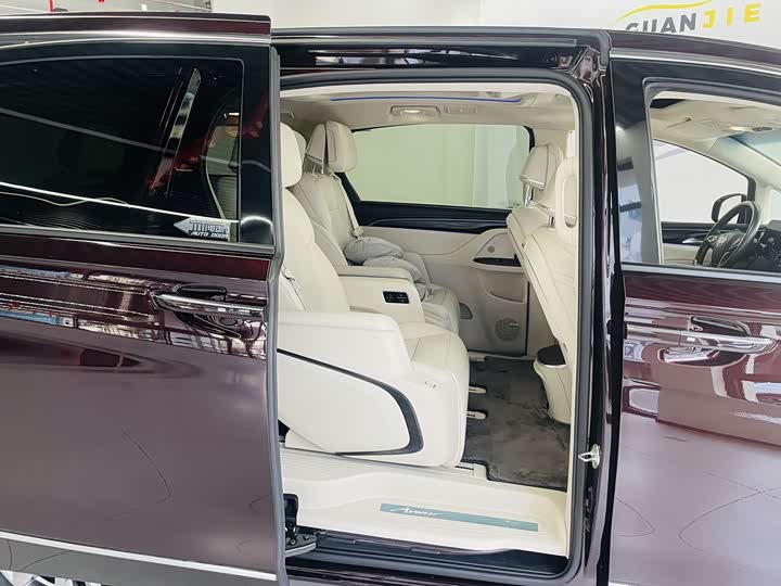 Фото 18 - Buick GL8 ES