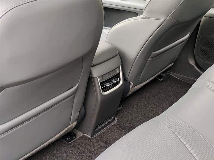 Фото 9 - XPeng Mona M03