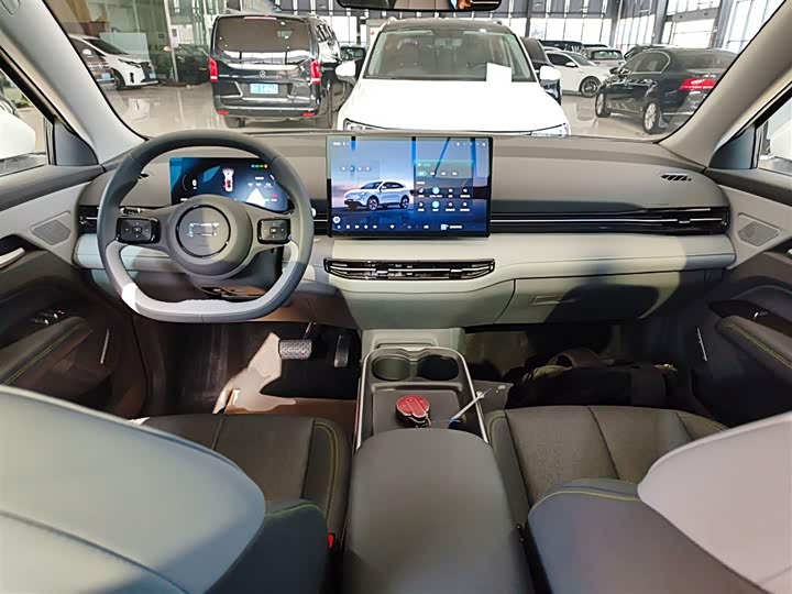 Фото 10 - Bestune 03