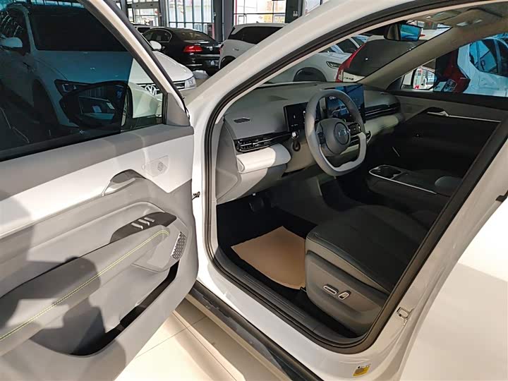 Фото 16 - Bestune 03