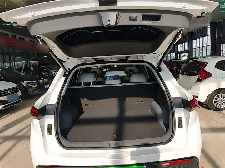 Фото 19 - Bestune 03