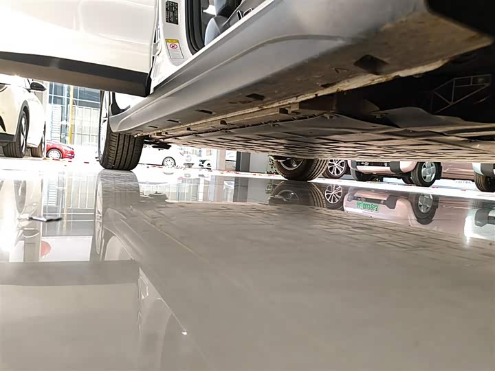 Фото 21 - Bestune 03