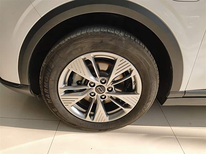 Фото 23 - Bestune 03