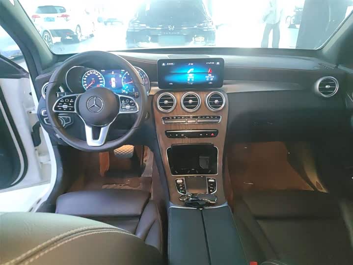 Фото 10 - Mercedes-Benz GLC-Class