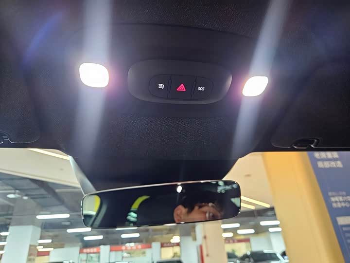 Фото 10 - Xiaomi SU7