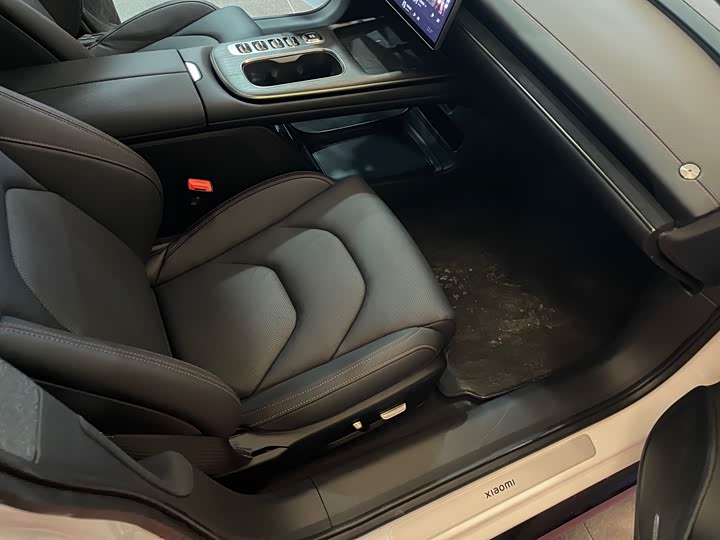 Фото 14 - Xiaomi SU7