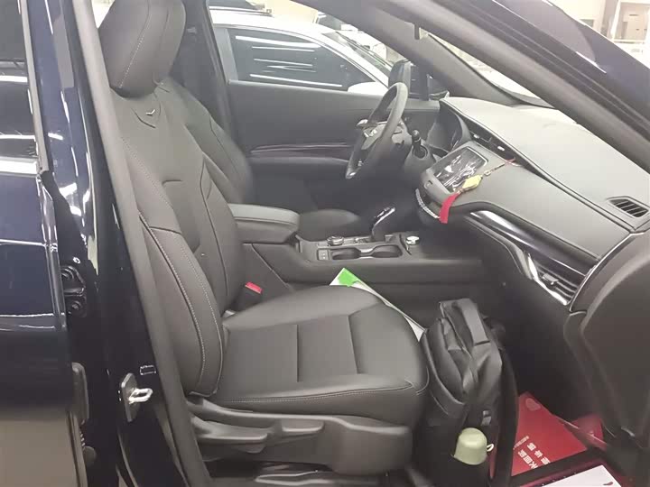 Фото 25 - Cadillac XT4