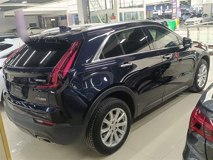 Фото 7 - Cadillac XT4